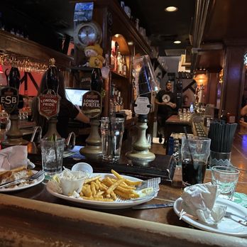 Blue Anchor Pub - Filthy bar, terrible service, rodents behind the bar... - British Near Me - Delray Beach, Florida