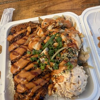 Da Bald Guy - Furikake-Crusted Salmon  Ahi tuna - Food Trucks Near Me - Kahuku, Hawaii