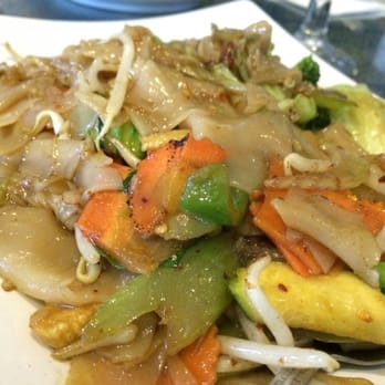 Thai Kitchen - Veggie pad kee mao - Thai Near Me - Union City, California Thai Kitchen - Veggie pad kee mao - Thai Near Me - Union City, California