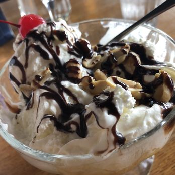 Earls Kitchen + Bar - Gold Digger ice cream - Canadian (New) Near Me - Jasper, Alberta Earls Kitchen + Bar - Gold Digger ice cream - Canadian (New) Near Me - Jasper, Alberta
