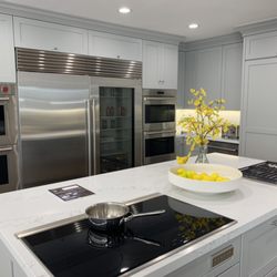 Waadt Appliance - New Sub Zero and Wolf display kitchen!