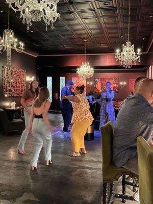 CW's Gin Joint by null