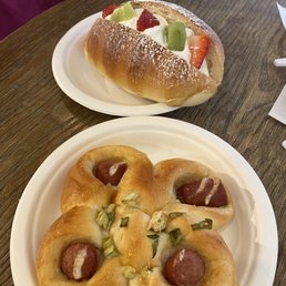 hot dog bun