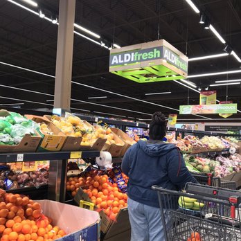 ALDI - a woman shopping in a grocery store - Grocery Near Me - Fairview Heights, Illinois