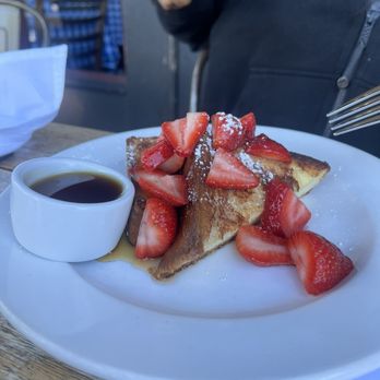 Perry's - Embarcadero - Challah French toast - American Near Me - San Francisco, California