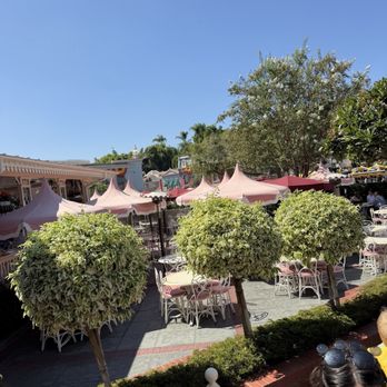 Plaza Inn - Outdoor Seating - American Near Me - Anaheim, California Plaza Inn - Outdoor Seating - American Near Me - Anaheim, California