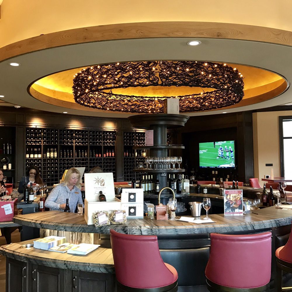 Stunning bar area! Stunning bar area!
