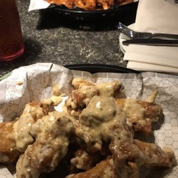 Pizza Hut - Garlic Parmesan and Buffalo Burnin' Hot bone-in wings