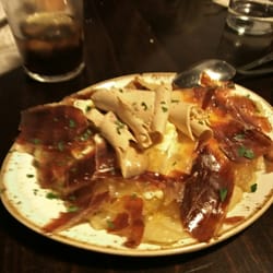 Kercus - Huevos rotos con jamón y foie