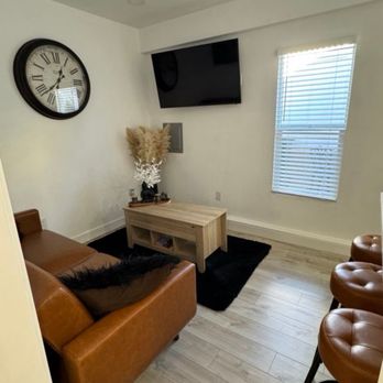 Towell Sales - Living room - General Contractors Near Me
