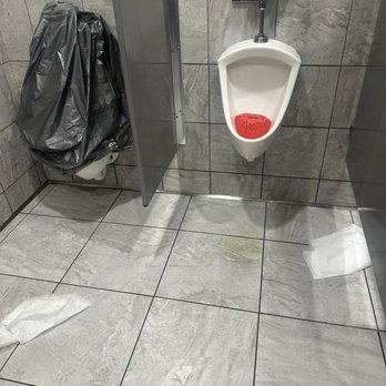 Planet Fitness - Super dirty bathrooms! - Gyms Near Me - Bakersfield, California Planet Fitness - Super dirty bathrooms! - Gyms Near Me - Bakersfield, California