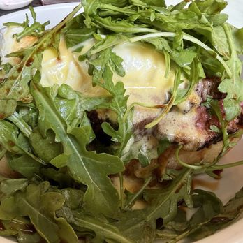 Blush Restaurant & Bakery - King William's Benedict - steak, poached eggs, mushroom duxelle, hollandaise, arugula, jalapeño vinaigrette, & whiskey soy on sourdough - Breakfast & Brunch Near Me - San Antonio, Texas