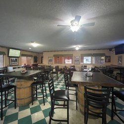 Kourtney Kay's Sutter Cut Pizzeria - Inside the restaurant! Very large, lots of seating. They have arcade games and do serve beer :)