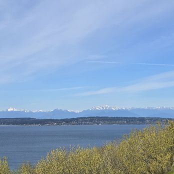 Discovery Park - On a clear day, you can see far into the distance. - Parks Near Me - Seattle, Washington Discovery Park - On a clear day, you can see far into the distance. - Parks Near Me - Seattle, Washington