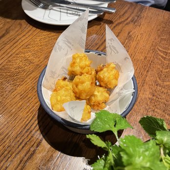 Greyhound Cafe - Thai Near Me - London, XGL