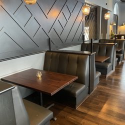 Leto's Steakhouse & Bar - Dining room