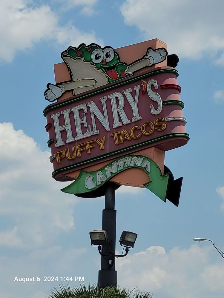 Henrys Puffy Tacos