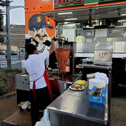Leo’s Tacos Truck - Taco truck: al pastor