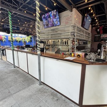 Dacha Beer Garden - Beer Gardens Near Me - Washington, DC, District of Columbia