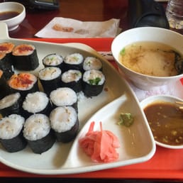 Yellowtail, spicy tuna and scallop sushi with miso soup