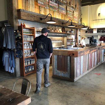 Terramar Brewing & Distilling - The bar - Pizza Near Me - Edison, Washington