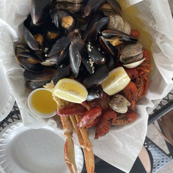 Monk's Steamer Bar - Sports Bars Near Me - Sarasota, Florida