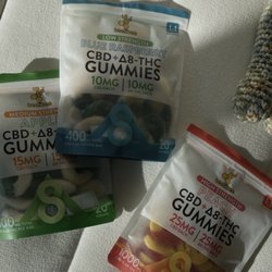 CBD Kratom - BeeZBee CBD+THC Gummies