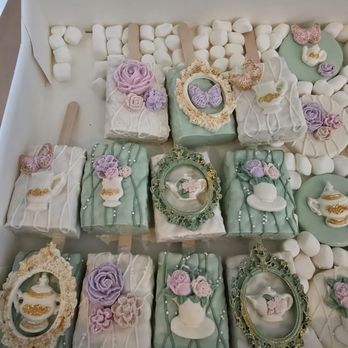 Sweet Anatolia - White chocolate rice krispie treats so cute - Desserts Near Me Sweet Anatolia - White chocolate rice krispie treats so cute - Desserts Near Me