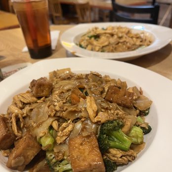 Chaang Thai Restaurant - N3. Bangkok Pad Si Ew-Dinner -3PD - Thai Near Me - Morgantown, West Virginia Chaang Thai Restaurant - N3. Bangkok Pad Si Ew-Dinner -3PD - Thai Near Me - Morgantown, West Virginia