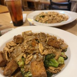 Chaang Thai Restaurant - N3. Bangkok Pad Si Ew-Dinner -3PD