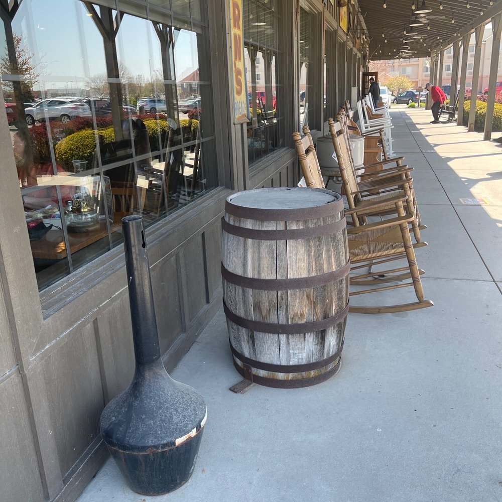 Cracker Barrel Old Country Store - American Near Me - Council Bluffs, Iowa