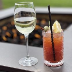 Drakes Fireside Lounge
