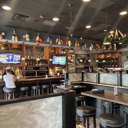 Ford's Fish Shack Lansdowne - Fantastic bar!! For watching games or meeting