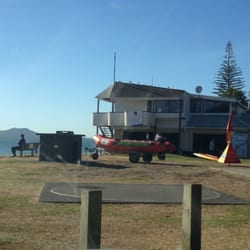 Mairangi Bay Beach - The surf life saving club at Mairangi Bay!