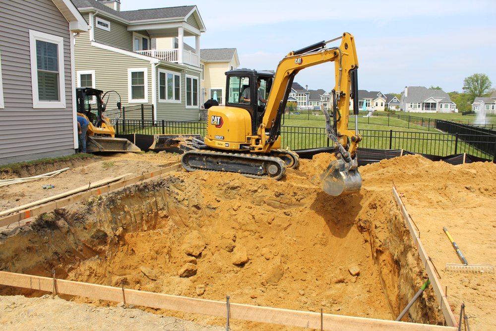R&E Excavation Logo