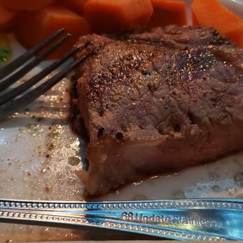 Tapanco - This was the "new york" steak. Awful. Gristly (you can even see the gristle), unseared, and low quality meat. - Steakhouses Near Me - Rosarito, BCN