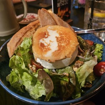 Waxy's - Goat Cheese Salad - Irish Pub Near Me - Frankfurt, HE Waxy's - Goat Cheese Salad - Irish Pub Near Me - Frankfurt, HE