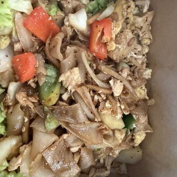 Thai Kitchen - Pad kee mao - Asian Fusion Near Me - Santa Barbara, California Thai Kitchen - Pad kee mao - Asian Fusion Near Me - Santa Barbara, California