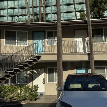 Kings Inn San Diego - Double decker motel. We didn't see an elevator but there may have been one. I'd ask. - San Diego, CA
