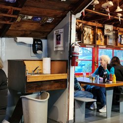 Nunan's Lobster Hut - There is even a wash station for guests to use afterwards
