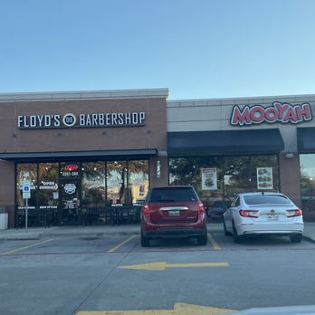Floyd's 99 Barbershop - Entrance - Barbers Near Me - McKinney, Texas