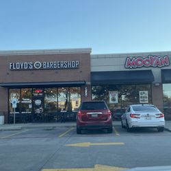 Floyd's 99 Barbershop - Entrance