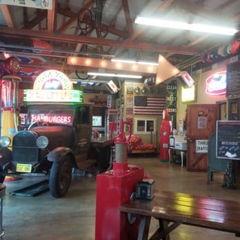 Nuttys junkyard Grill - Inside of diner - American Near Me - Arlington, Washington