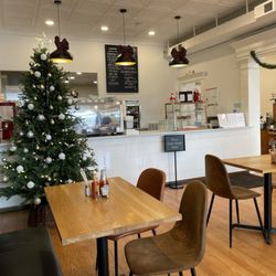 Poppy's Coffee and Kitchen - Interior