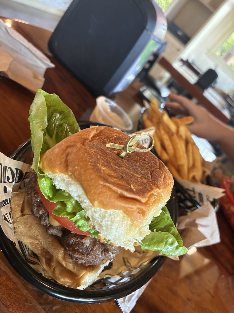 Aloha Keiki Provisions Cafe Logo