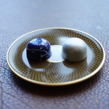Per Se - Mar 2018 visit. 2 pieces of chocolates from an entire large box! - French Near Me - New York, New York Per Se - Mar 2018 visit. 2 pieces of chocolates from an entire large box! - French Near Me - New York, New York