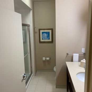 Hampton Inn & Suites Ocala - Bathroom - Hotels Near Me - Ocala, Florida Hampton Inn & Suites Ocala - Bathroom - Hotels Near Me - Ocala, Florida