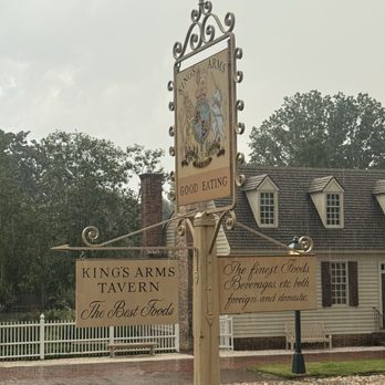 King's Arms Tavern - Entrance and sign on street. - Southern Near Me - Williamsburg, Virginia King's Arms Tavern - Entrance and sign on street. - Southern Near Me - Williamsburg, Virginia