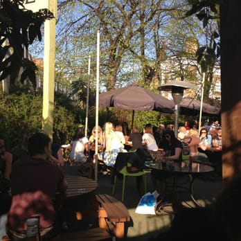 The Edinboro Castle - Beer garden - Pubs Near Me - London, XGL The Edinboro Castle - Beer garden - Pubs Near Me - London, XGL