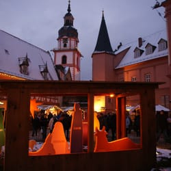 Erbacher Schlossweihnacht - Erbacher Schlossweihnacht - Weihnachtskrippe im Schlosshof.